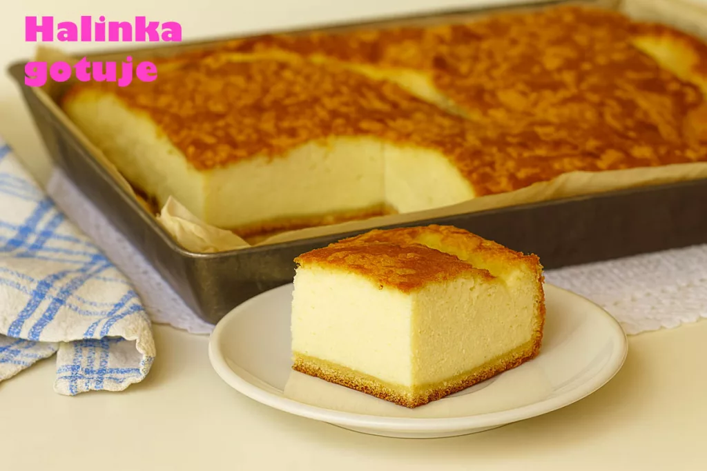 Sernik bez sera na kruchym cieście z jogurtu naturalnego – delikatny i złocisty wypiek