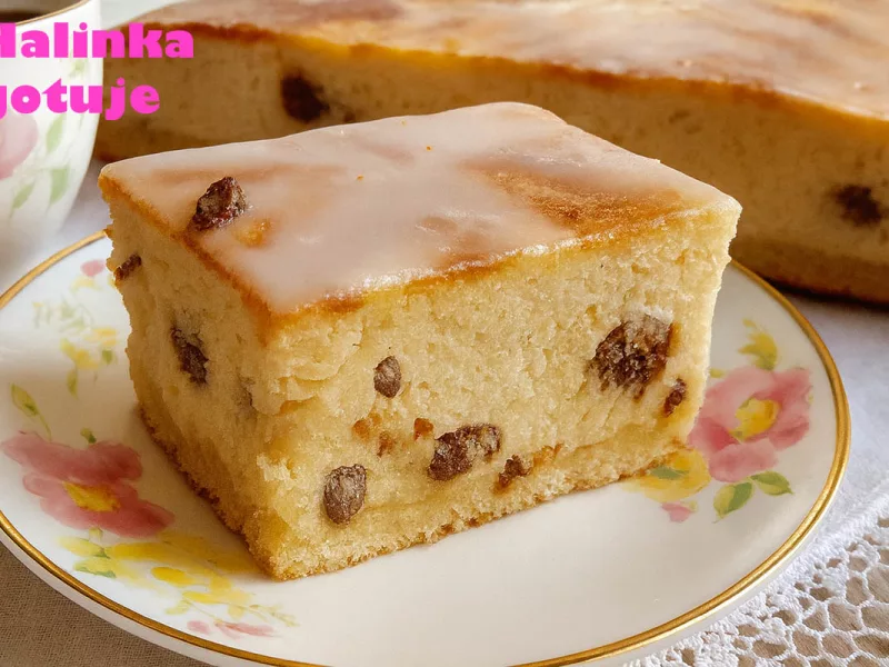 Sernik z rodzynkami – prosty, domowy i zawsze udany