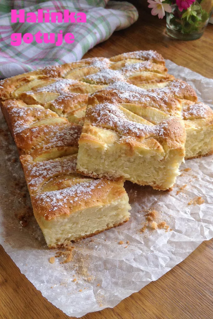 Ciasto jogurtowe z jabłkami na dużą blaszkę