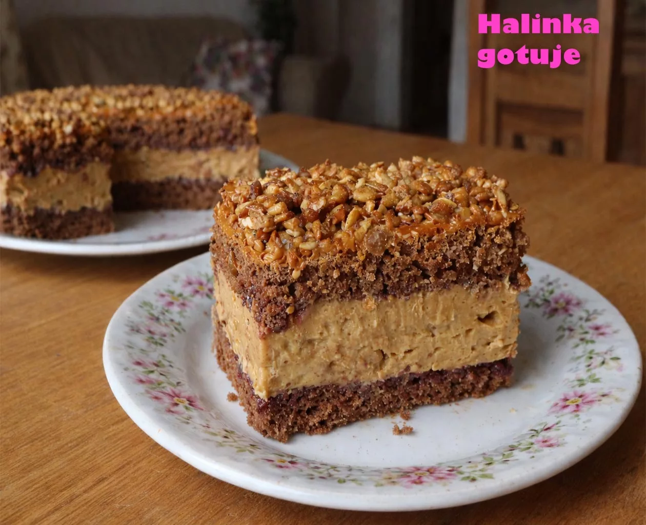 Słonecznikowiec – domowe ciasto z kremem i chrupiącym słonecznikiem