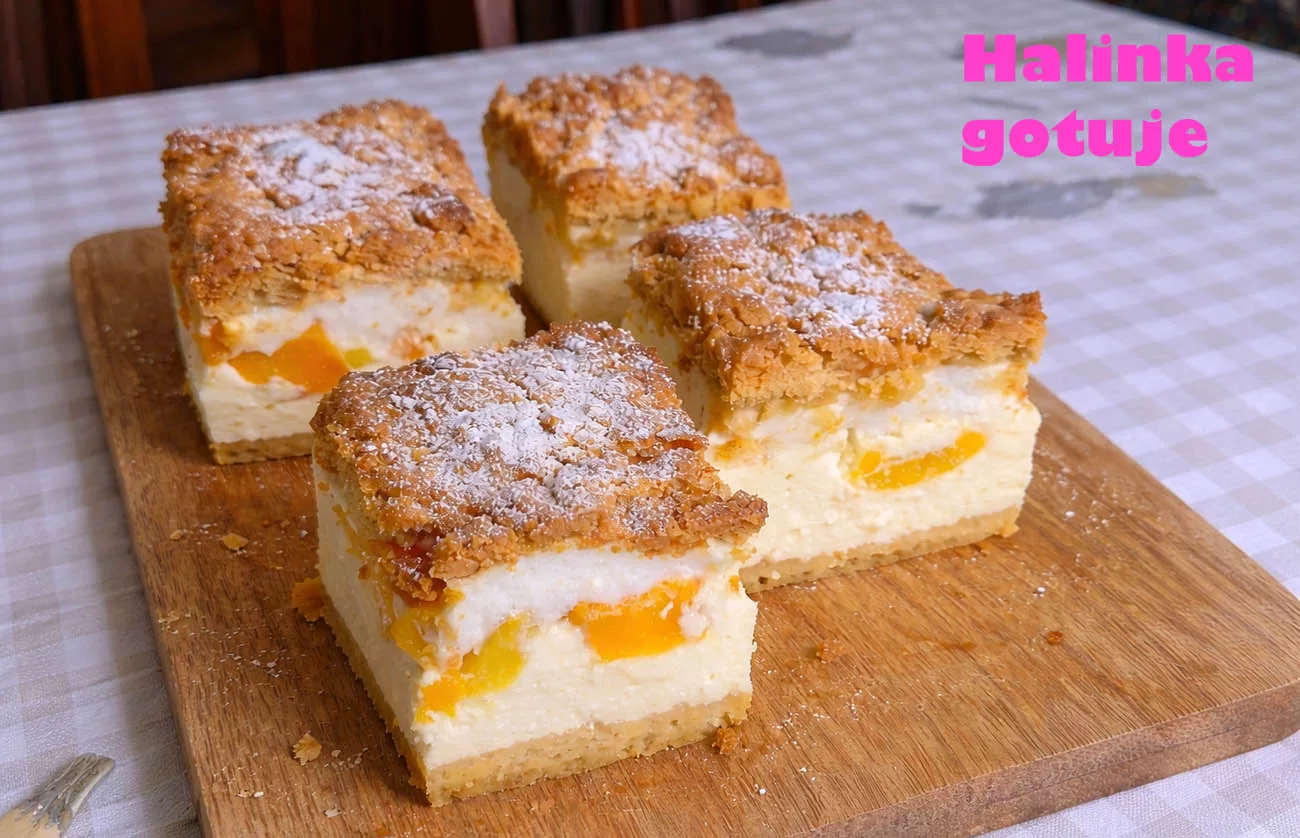 Sernik z brzoskwiniami na kruchym cieście