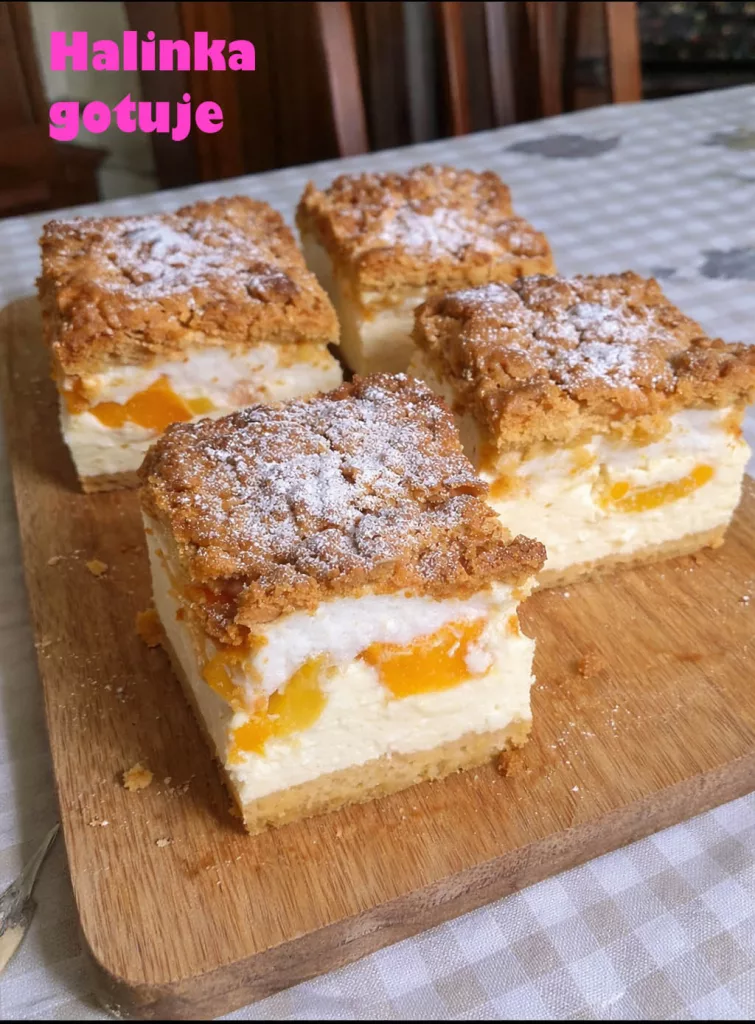Sernik z brzoskwiniami na kruchym cieście