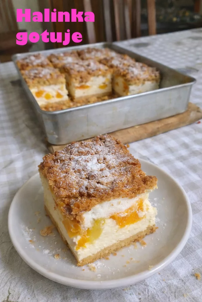 Sernik z brzoskwiniami na kruchym cieście