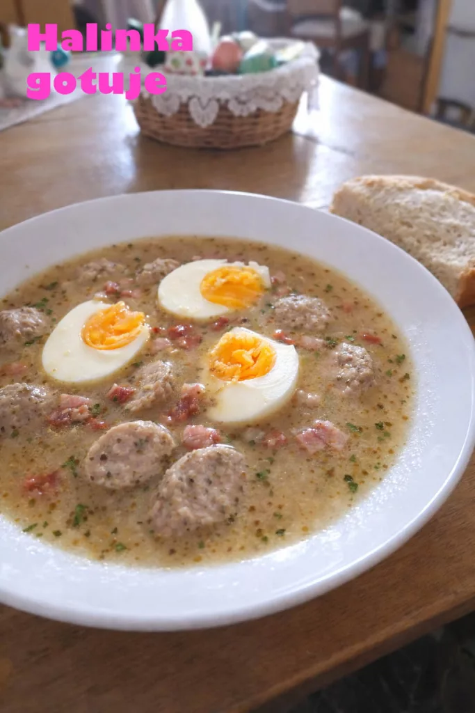 Żurek z białą kiełbasą i jajkiem
